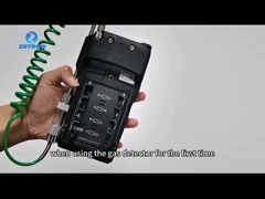 Installazione delle batterie per il rivelatore di gas tenuto in mano di XP3318P